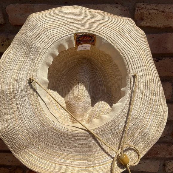 🐚 Scala Hat with FREE Shell Pin - Picture 5 of 12